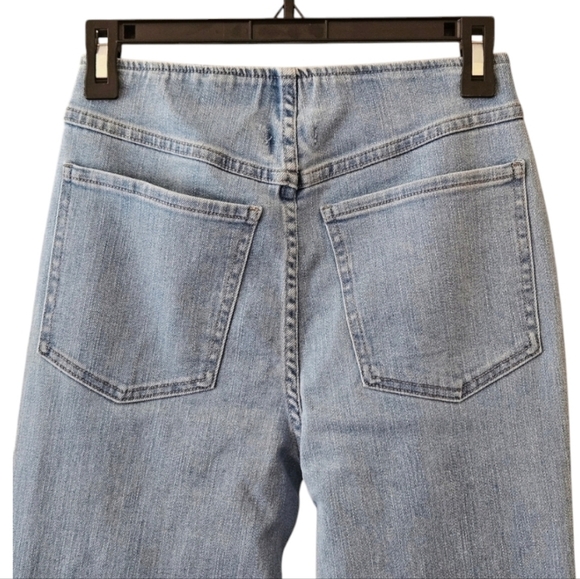 84 NWT FOREVER 21 MID RISE FLARE JEANS WOMEN'S SIZE MEDIUM - Picture 8 of 10